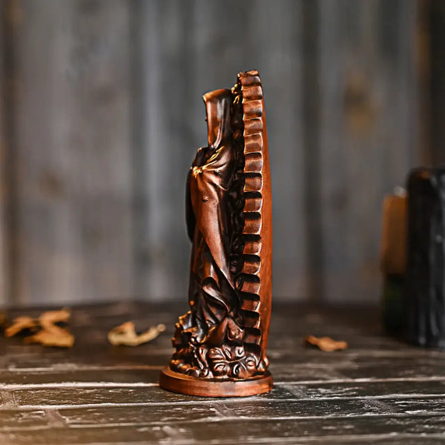 Escultura Nossa Senhora de Guadalupe em Madeira Maciça com detalhes do relevo