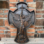 Escultura de São Miguel Arcanjo em Madeira