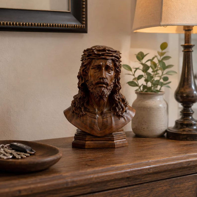 Escultura Jesus Coroado de Espinhos em Madeira Maciça com vista aproximada