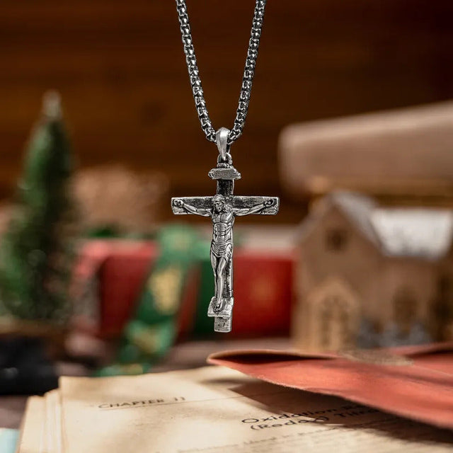 Dimensões e detalhes do Colar Crucifixo de Jesus Cristo A Crucificação