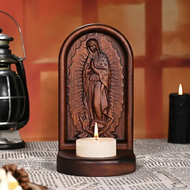 Porta-Velas Nossa Senhora de Guadalupe em Madeira em detalhes