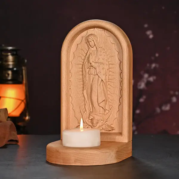 Porta-Velas Nossa Senhora de Guadalupe em Madeira com detalhes do relevo