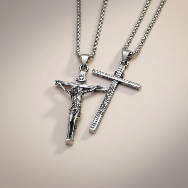 Colar Crucifixo de Jesus Cristo em outra perspectiva