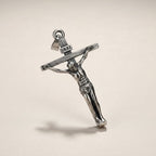 Colar Crucifixo de Jesus Cristo