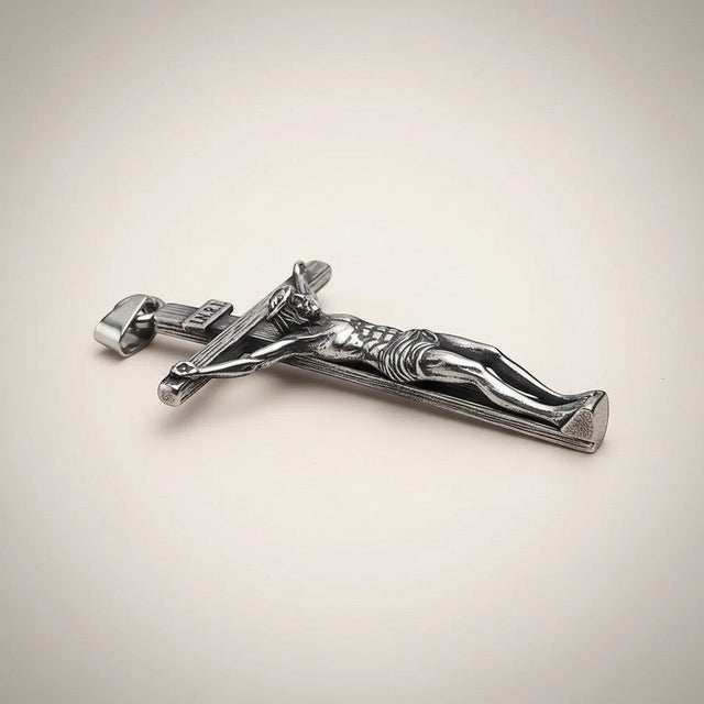 Detalhes religiosos do Colar Crucifixo de Jesus Cristo