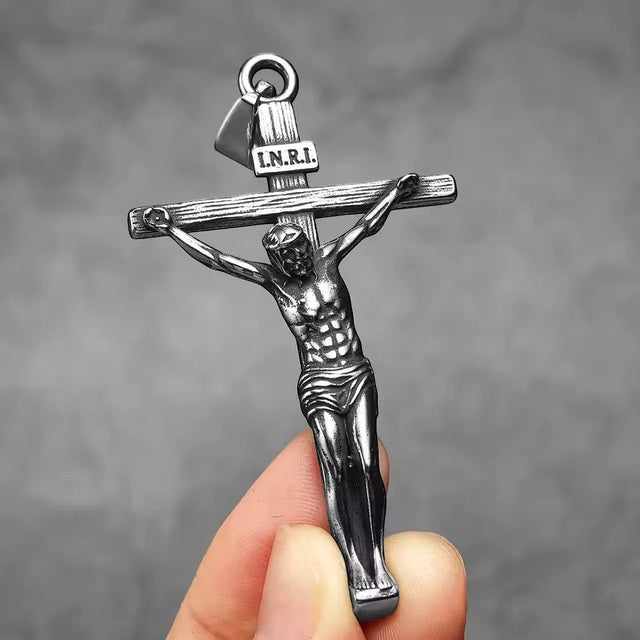 Acabamento e corrente do Colar Crucifixo de Jesus Cristo