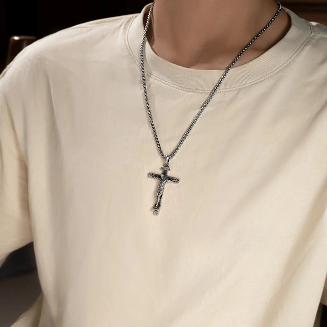 Acabamento e corrente do Colar Crucifixo de Jesus Cristo A Crucificação
