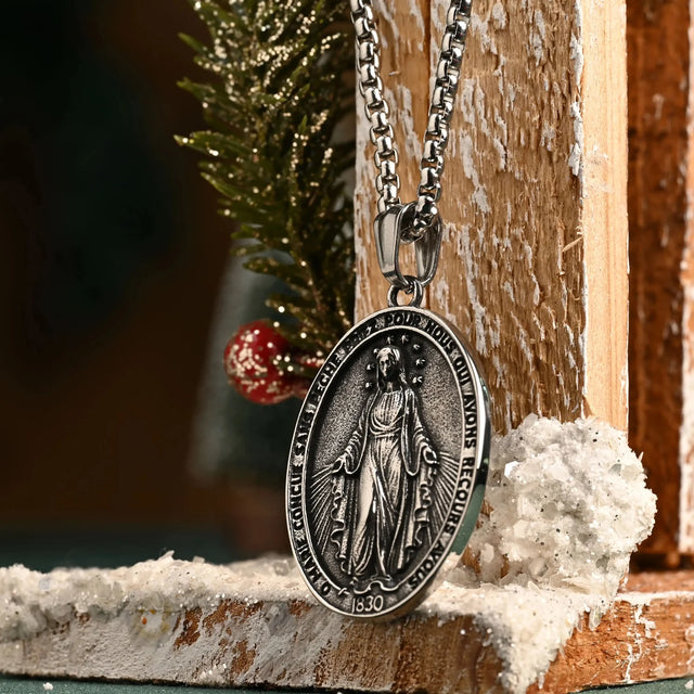 Acabamento e corrente do Colar Medalha Milagrosa de Nossa Senhora das Graças