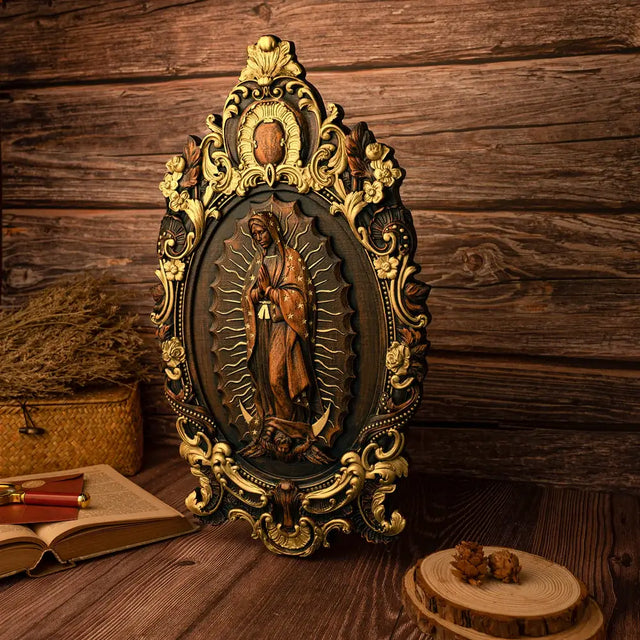 Escultura Nossa Senhora de Guadalupe em Madeira Maciça com detalhes do relevo