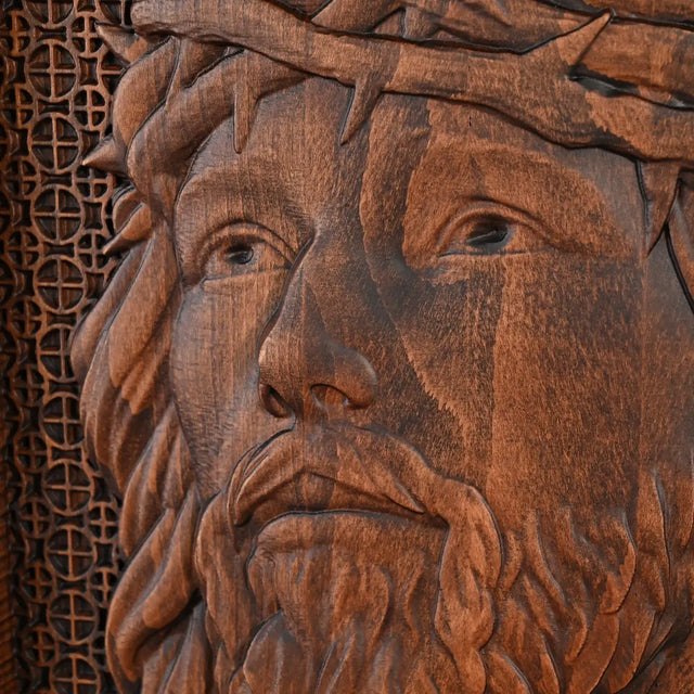 Escultura Coroa de Espinhos de Jesus em Madeira Maciça com destaque para o acabamento