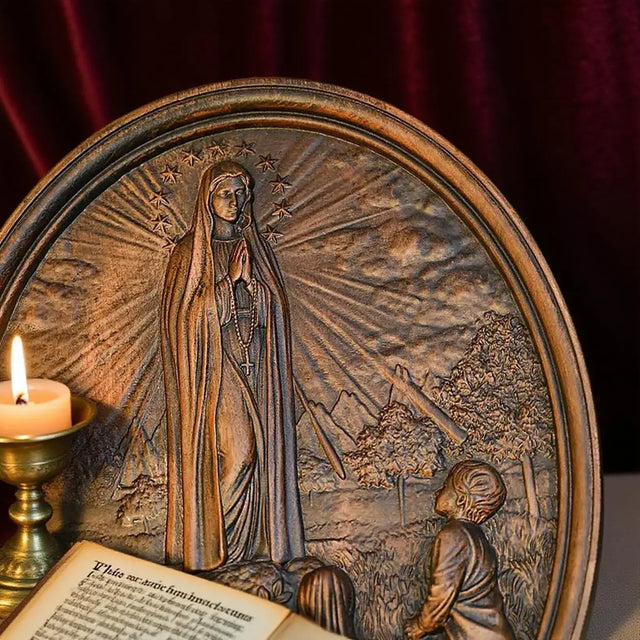 Escultura Nossa Senhora de Fátima em Madeira Maciça em apresentação adicional