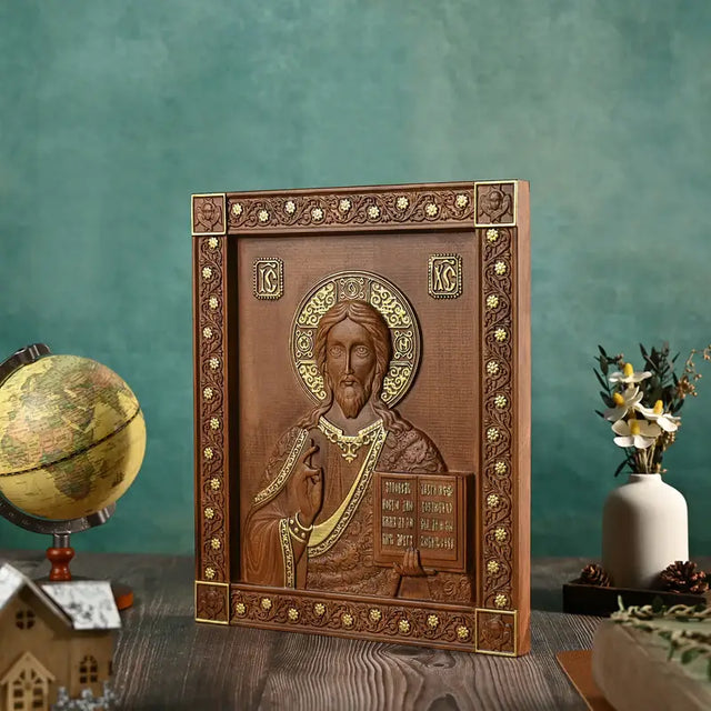 Escultura Cristo Pantocrator em Madeira Maciça com destaque para o acabamento