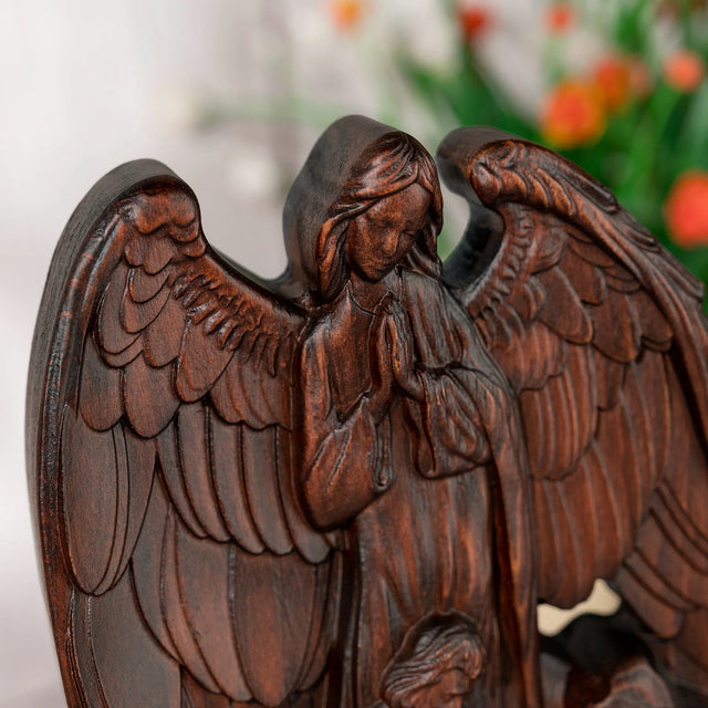 Escultura Sagrada Família com Anjo da Guarda em Madeira com detalhes do relevo