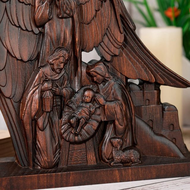 Escultura Sagrada Família com Anjo da Guarda em Madeira em apresentação adicional