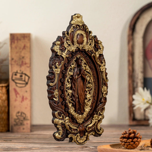 Escultura Nossa Senhora com Folhas em Madeira Maciça com destaque para o acabamento