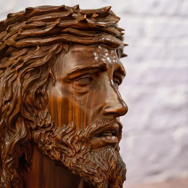 Escultura Jesus Coroado de Espinhos em Madeira Maciça em apresentação adicional