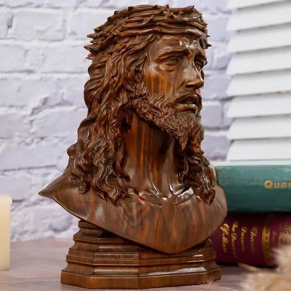 Escultura Jesus Coroado de Espinhos em Madeira Maciça em detalhes