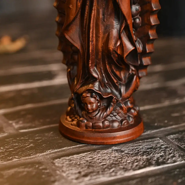 Escultura Nossa Senhora de Guadalupe em Madeira Maciça em outra perspectiva