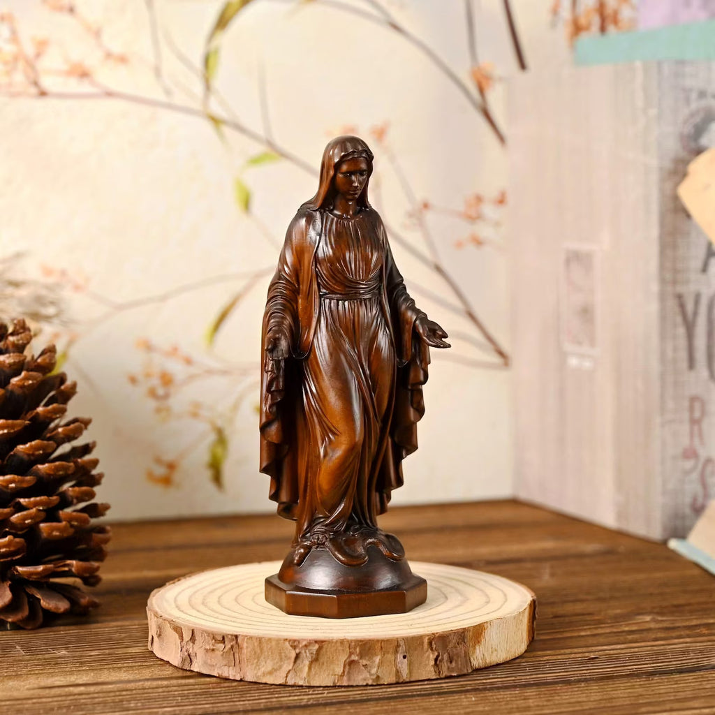 Estátua de Madeira da Virgem Maria