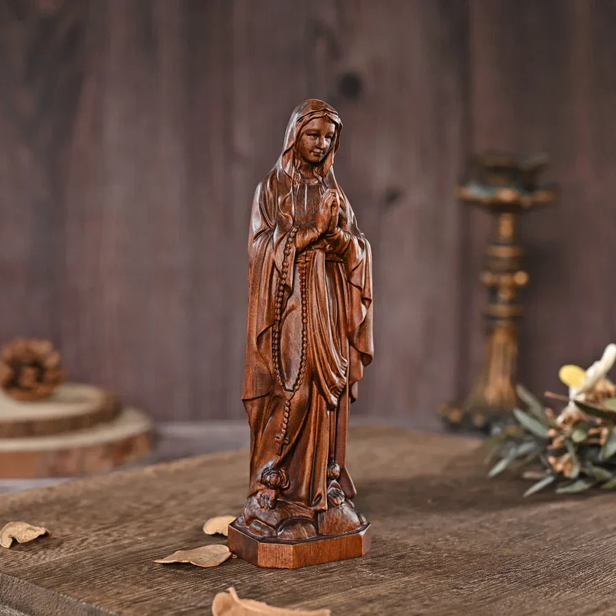 Estátua de Nossa Senhora de Lourdes em Madeira