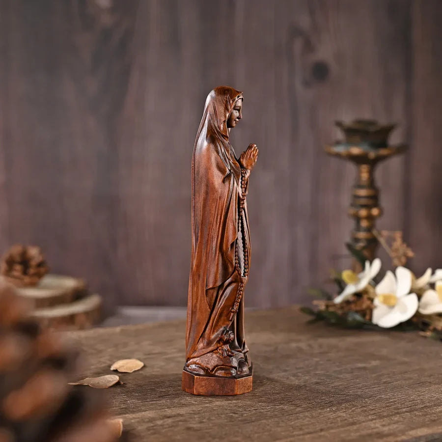 Estátua de Nossa Senhora de Lourdes em Madeira