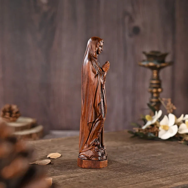 Escultura Nossa Senhora de Lourdes em Madeira Maciça com detalhes do relevo