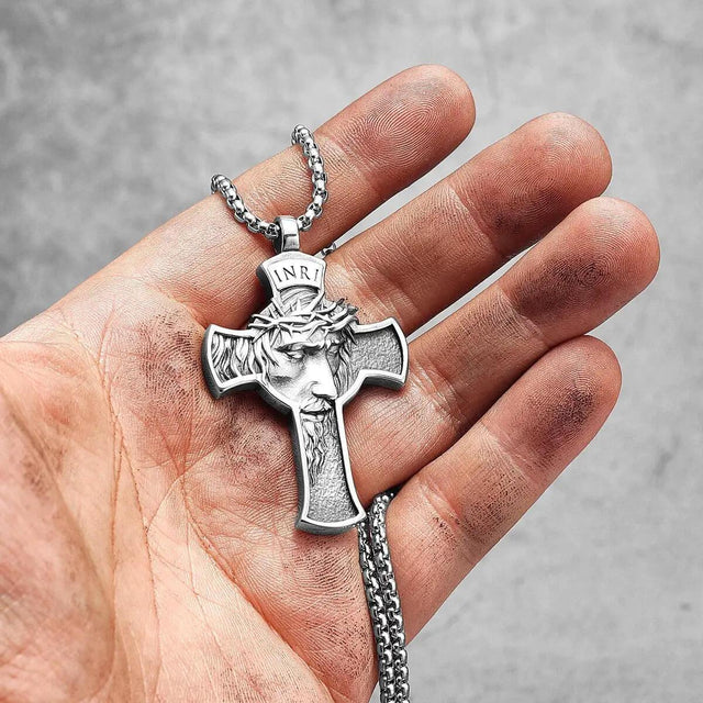 Colar Rosto de Jesus Cristo em vista aproximada