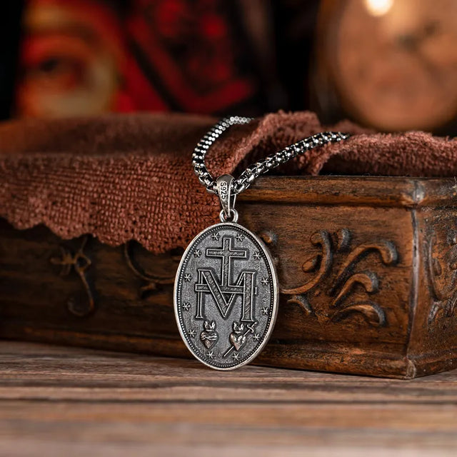 Detalhes religiosos do Colar Medalha Milagrosa de Nossa Senhora das Graças