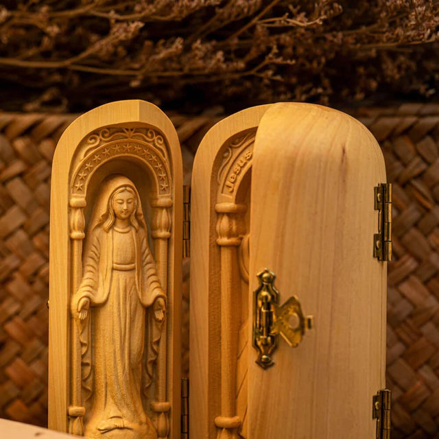 Altar da Sagrada Família em Madeira Maciça em apresentação adicional