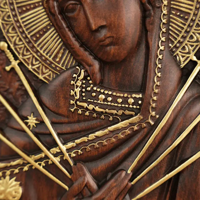 Escultura Nossa Senhora das Dores em Madeira Maciça em outra perspectiva