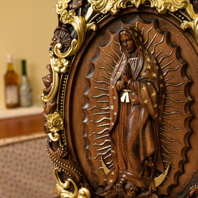 Escultura Nossa Senhora de Guadalupe em Madeira Maciça em apresentação adicional