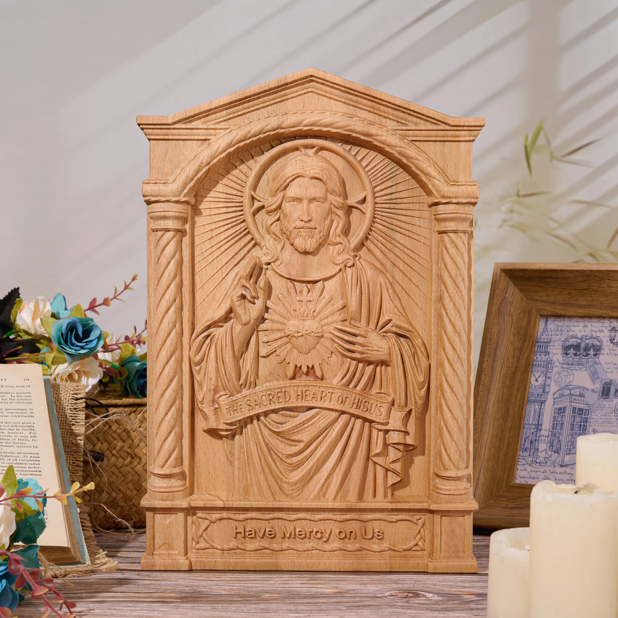 Acabamento do Sagrado Coração de Jesus em madeira