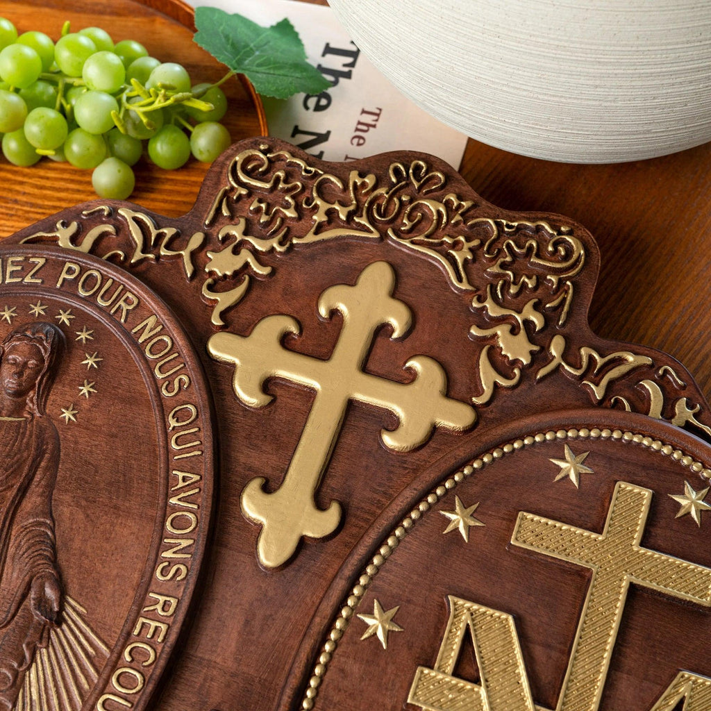 Escultura da Medalha Milagrosa de Nossa Senhora das Graças