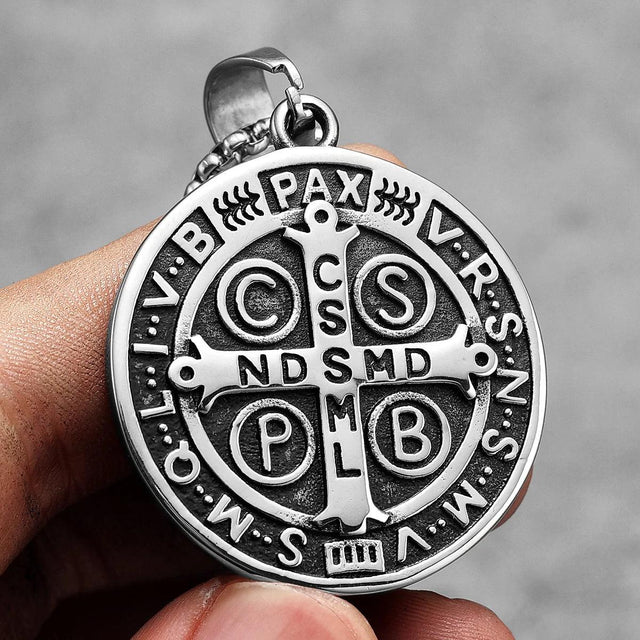 Acabamento e corrente do Colar Medalha São Bento em Aço Inoxidável 316L
