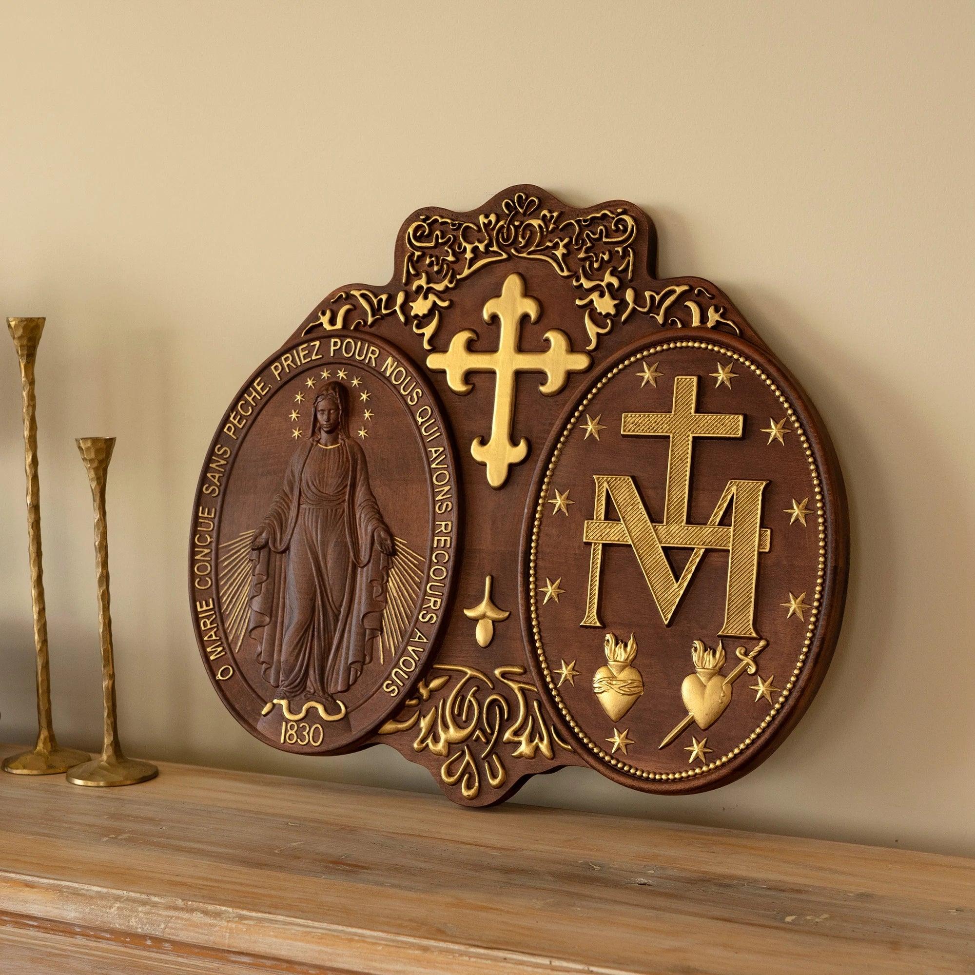 Escultura da Medalha Milagrosa de Nossa Senhora das Graças