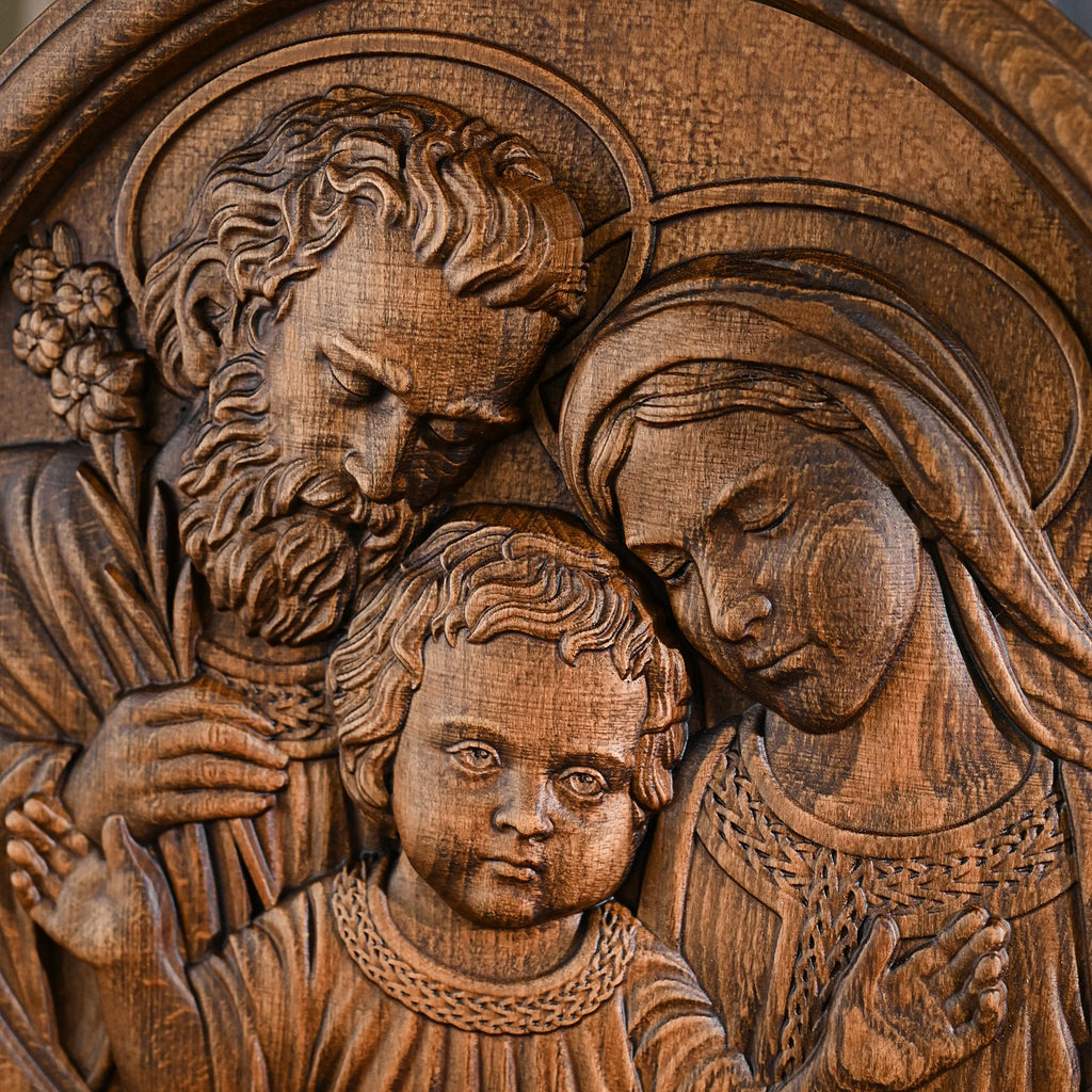 Quadro Sagrada Família em Madeira Maciça com destaque para o acabamento