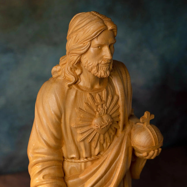 Escultura Sagrado Coração de Jesus em Madeira Maciça com vista aproximada