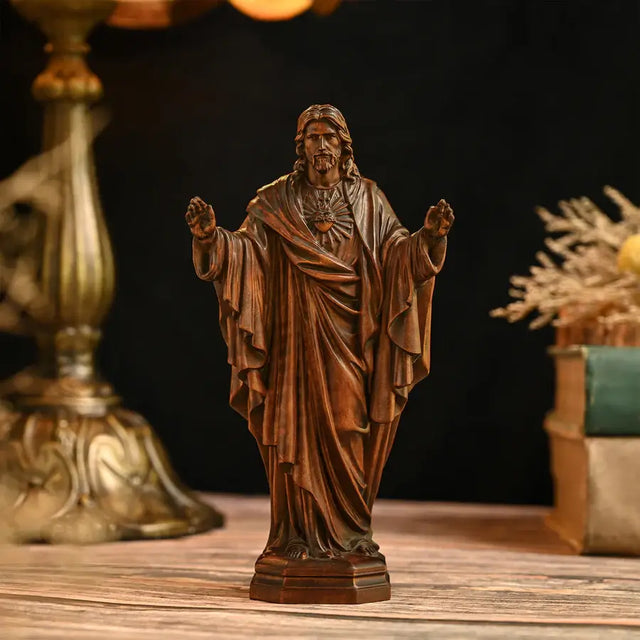 Escultura Sagrado Coração de Jesus Mãos Abertas em Madeira com vista aproximada