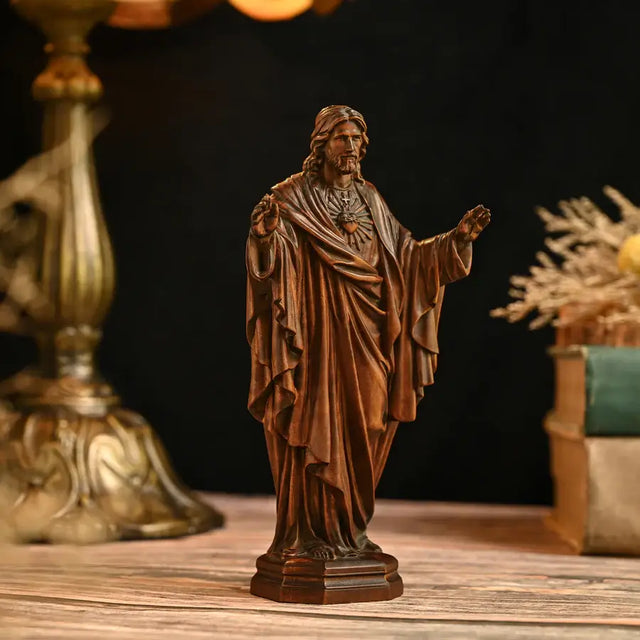 Escultura Sagrado Coração de Jesus Mãos Abertas em Madeira com destaque para o acabamento