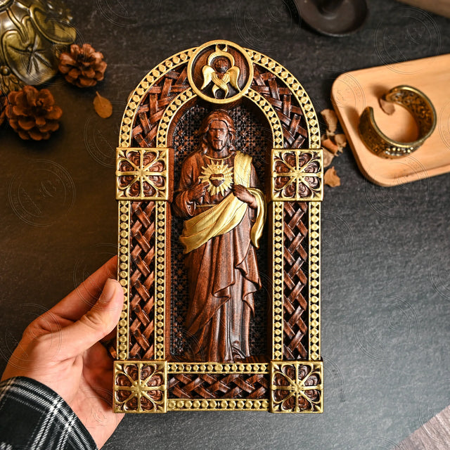Oratório Sagrado Coração de Jesus em Madeira Maciça com destaque para o acabamento