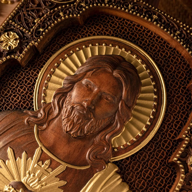 Quadro Sagrado Coração de Jesus em Madeira Maciça com detalhes do relevo