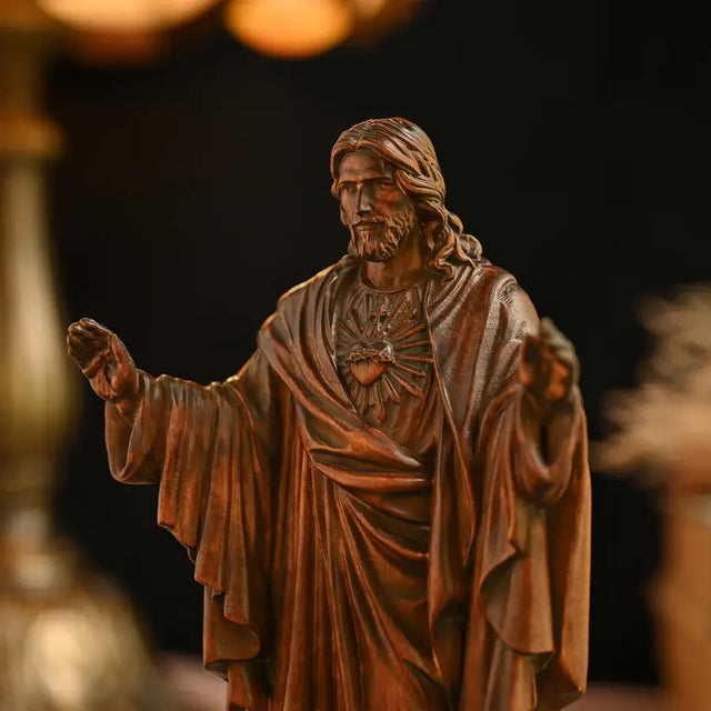 Escultura Sagrado Coração de Jesus Mãos Abertas em Madeira em outra perspectiva