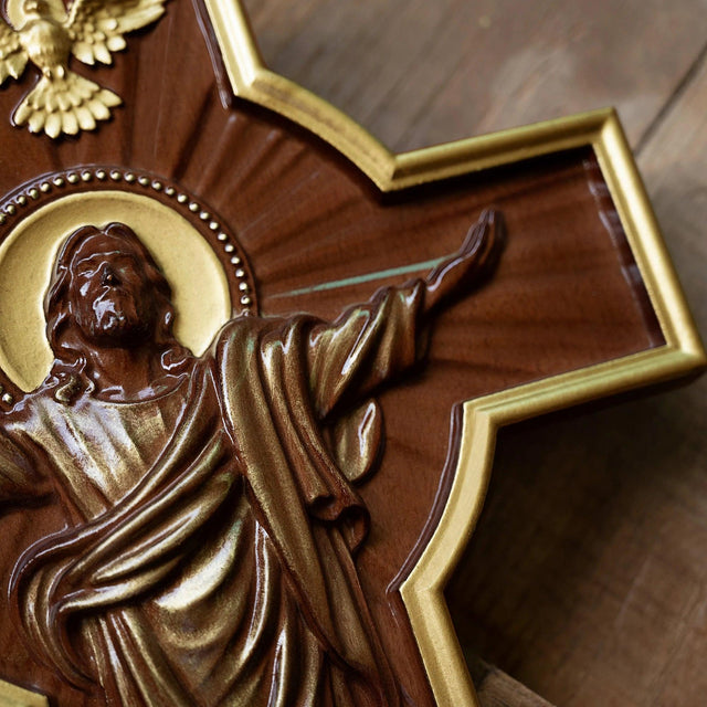 Escultura Ascensão de Jesus Cristo em Madeira Maciça com vista aproximada