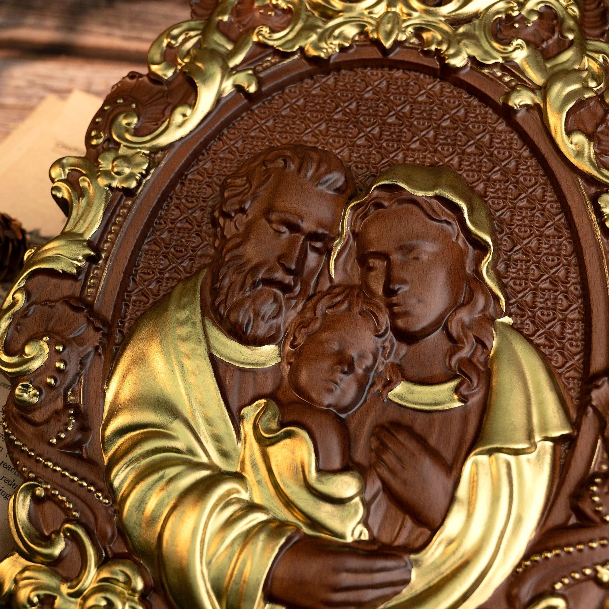 Escultura Pintada da Sagrada Família em Madeira
