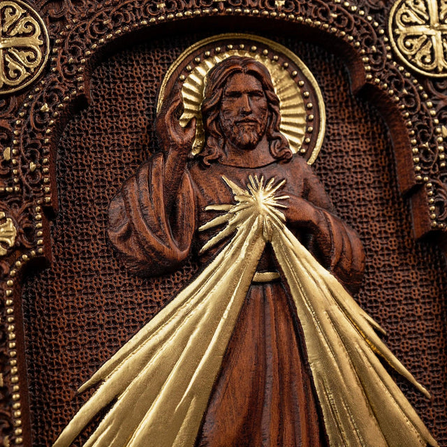 Escultura Jesus Misericordioso em Madeira Maciça com detalhes do relevo