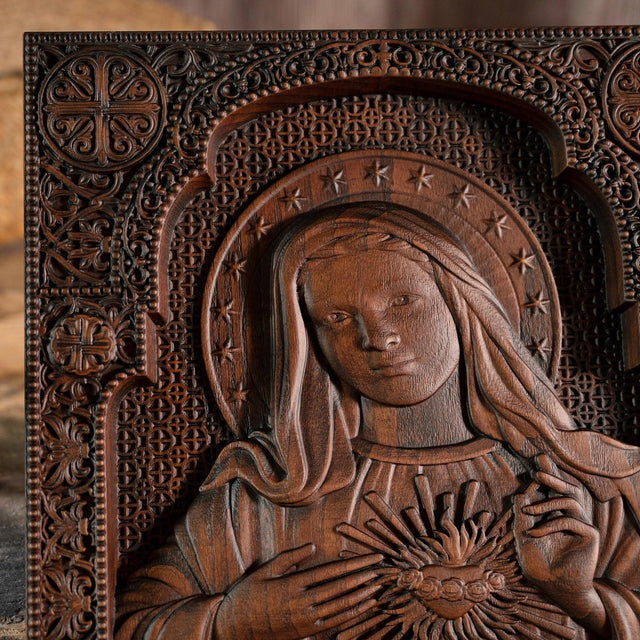 Escultura Imaculado Coração de Maria em Madeira Maciça com detalhes do relevo