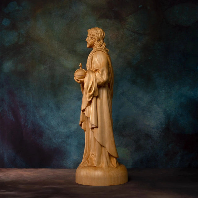 Escultura Sagrado Coração de Jesus em Madeira Maciça com destaque para o acabamento