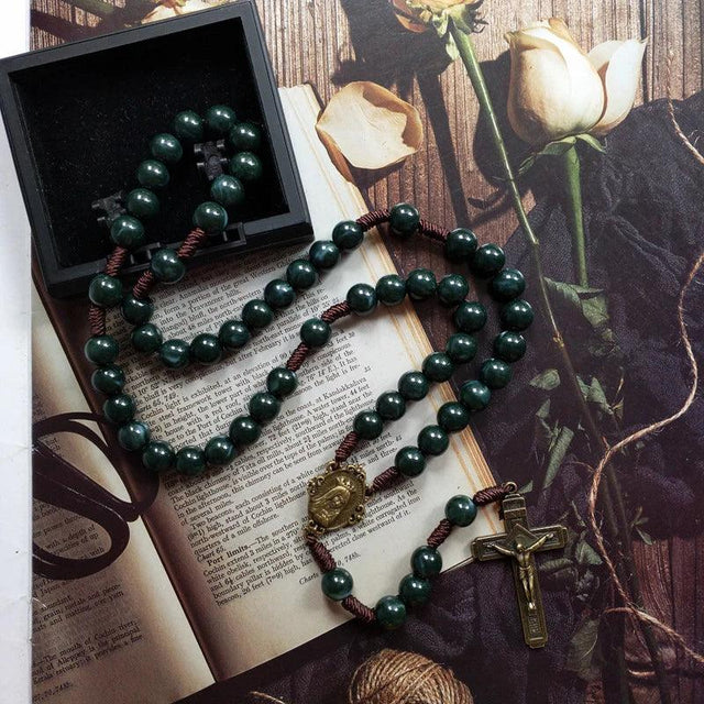 Medalha e crucifixo do Terço de Nossa Senhora Rainha
