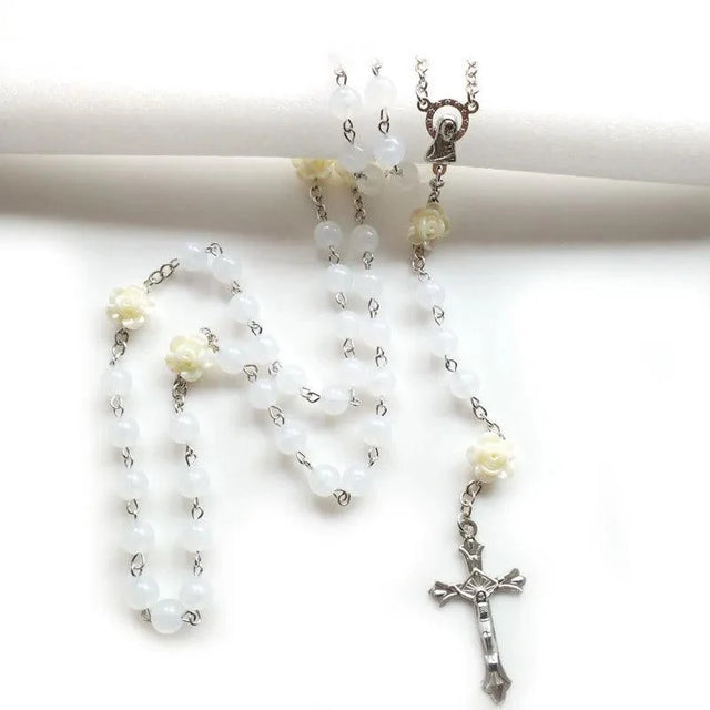 Medalha e crucifixo do Terço de Nossa Senhora com Contas Brancas