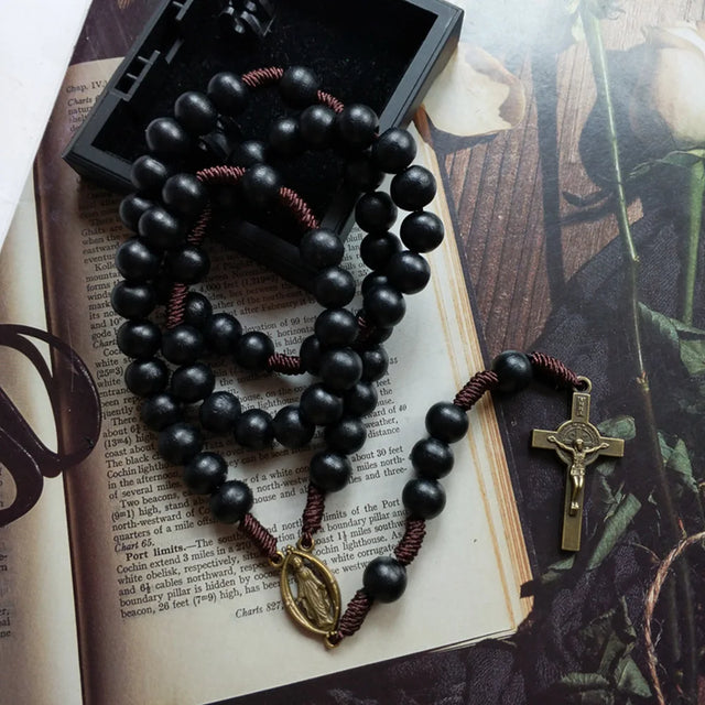 Terço de Nossa Senhora com Cruz de São Bento